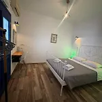 Hotel apartamentowy Blackbeach Village Perissa (Santorini)