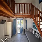 Hotel apartamentowy Blackbeach Village Perissa (Santorini)