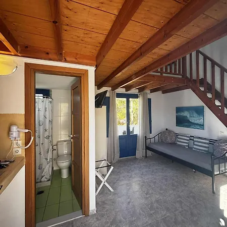 Apart-hotel Blackbeach Village Perissa (Santorini)