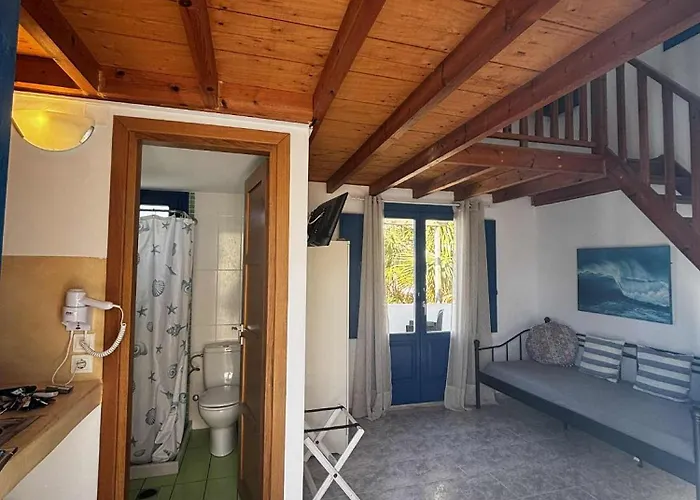 Blackbeach Village מלון דירות