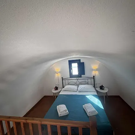 Hotel apartamentowy Blackbeach Village Perissa (Santorini)