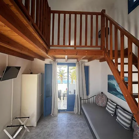 Hotel apartamentowy Blackbeach Village Perissa (Santorini)